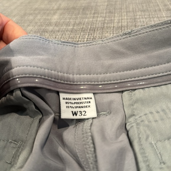 FootJoy 9” inseam lightweight shorts, 32”, light grey - Picture 3 of 10